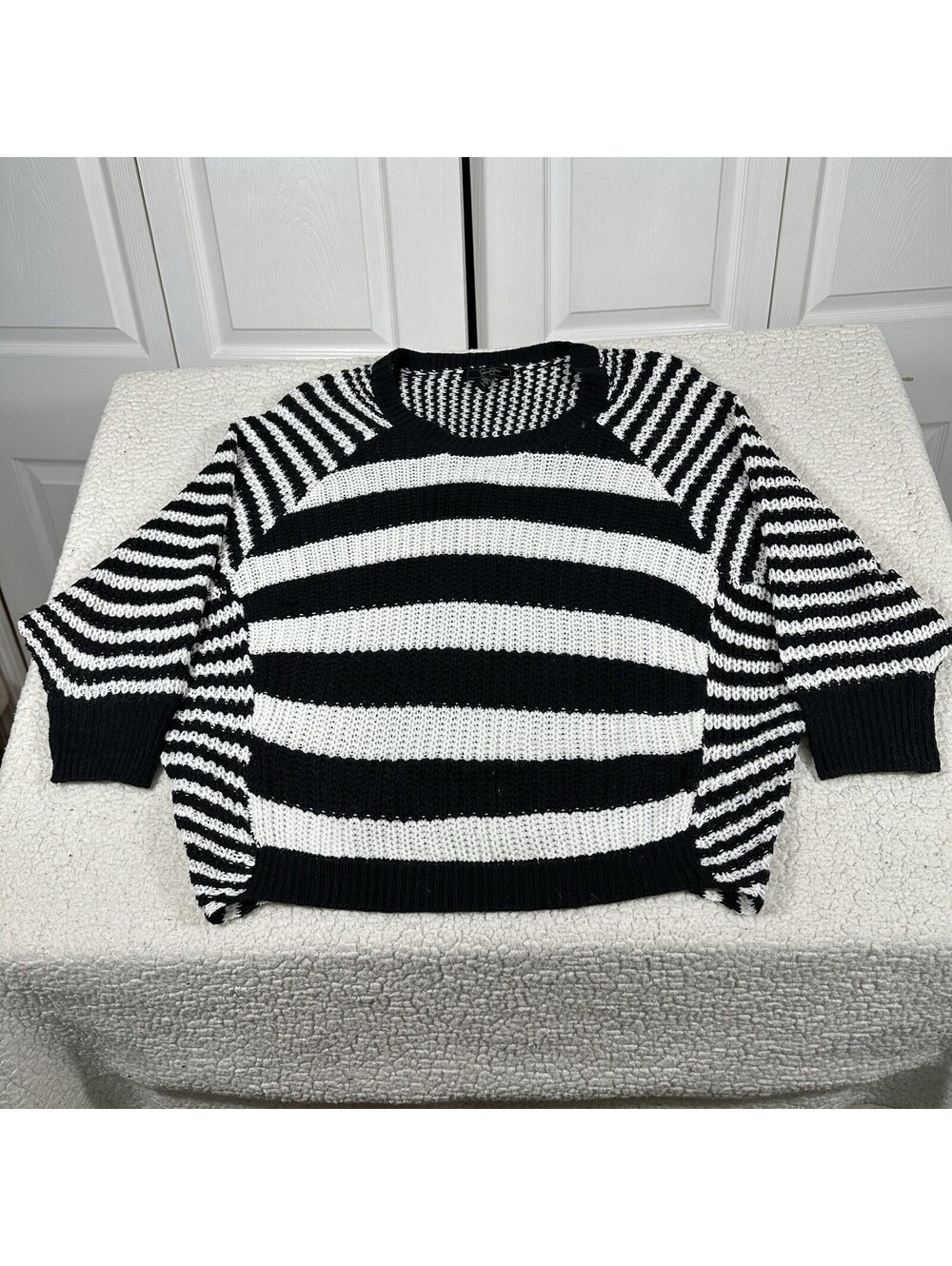JESSICA SIMPSON Women's L Portia Sweater Black White Waffle Knit Pullover Top.
